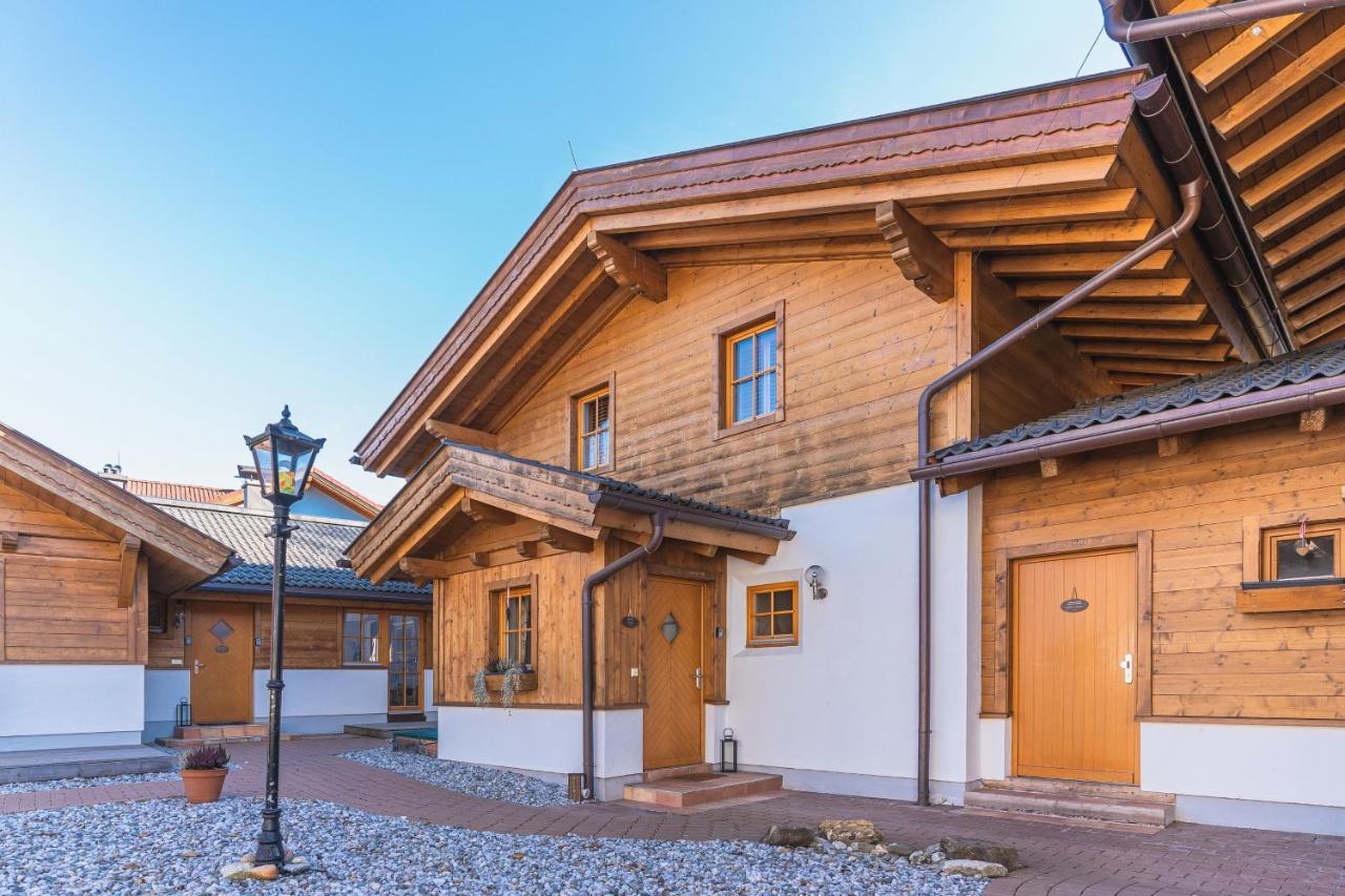 Dorfchalets & Apartments - Authentic Experience In Centre Of Kaprun Including Tauernspa And Summercard Esterno foto