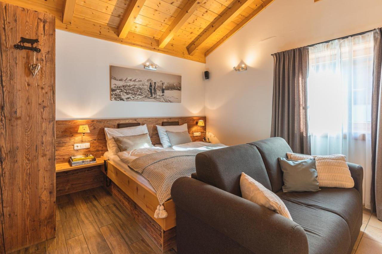 Dorfchalets & Apartments - Authentic Experience In Centre Of Kaprun Including Tauernspa And Summercard Esterno foto