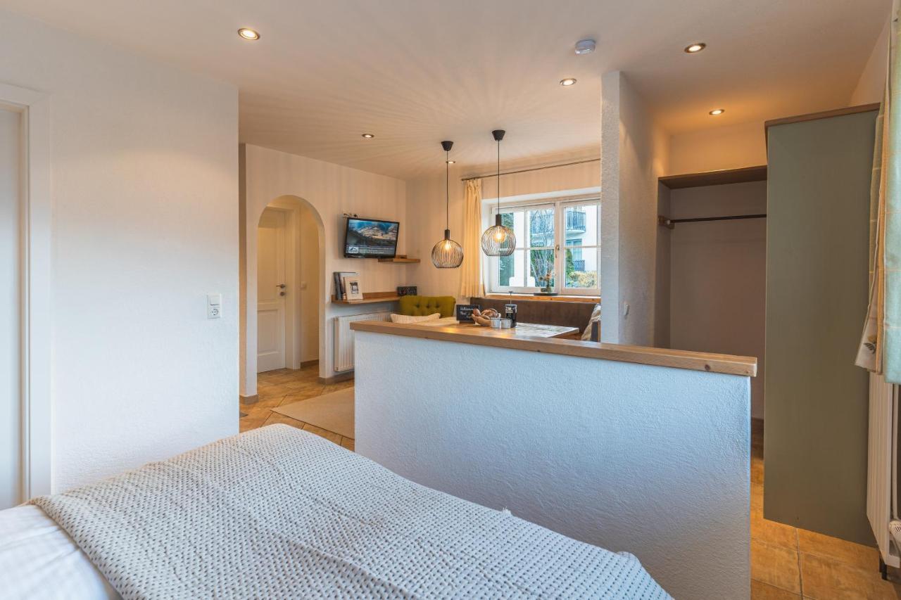 Dorfchalets & Apartments - Authentic Experience In Centre Of Kaprun Including Tauernspa And Summercard Esterno foto