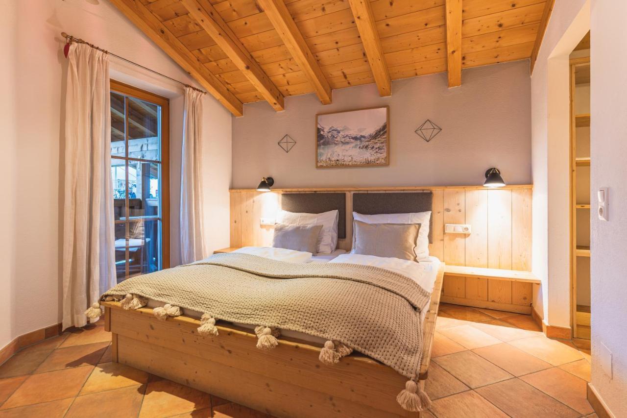 Dorfchalets & Apartments - Authentic Experience In Centre Of Kaprun Including Tauernspa And Summercard Esterno foto