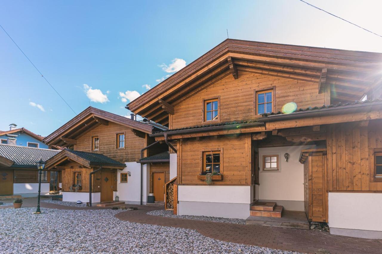 Dorfchalets & Apartments - Authentic Experience In Centre Of Kaprun Including Tauernspa And Summercard Esterno foto