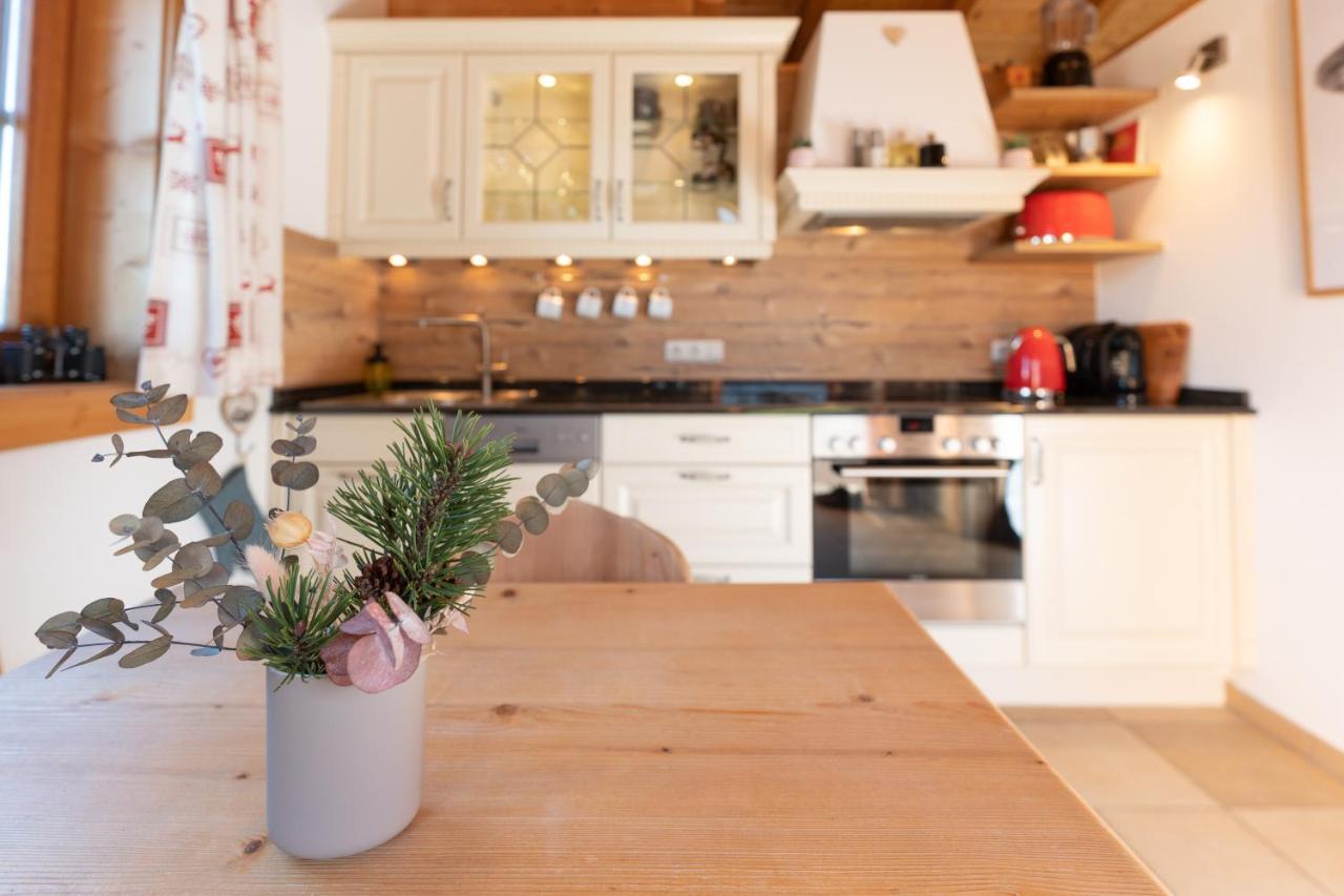 Dorfchalets & Apartments - Authentic Experience In Centre Of Kaprun Including Tauernspa And Summercard Esterno foto