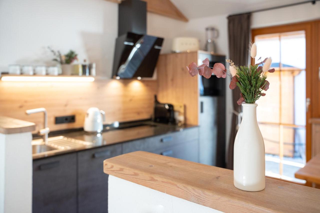 Dorfchalets & Apartments - Authentic Experience In Centre Of Kaprun Including Tauernspa And Summercard Esterno foto