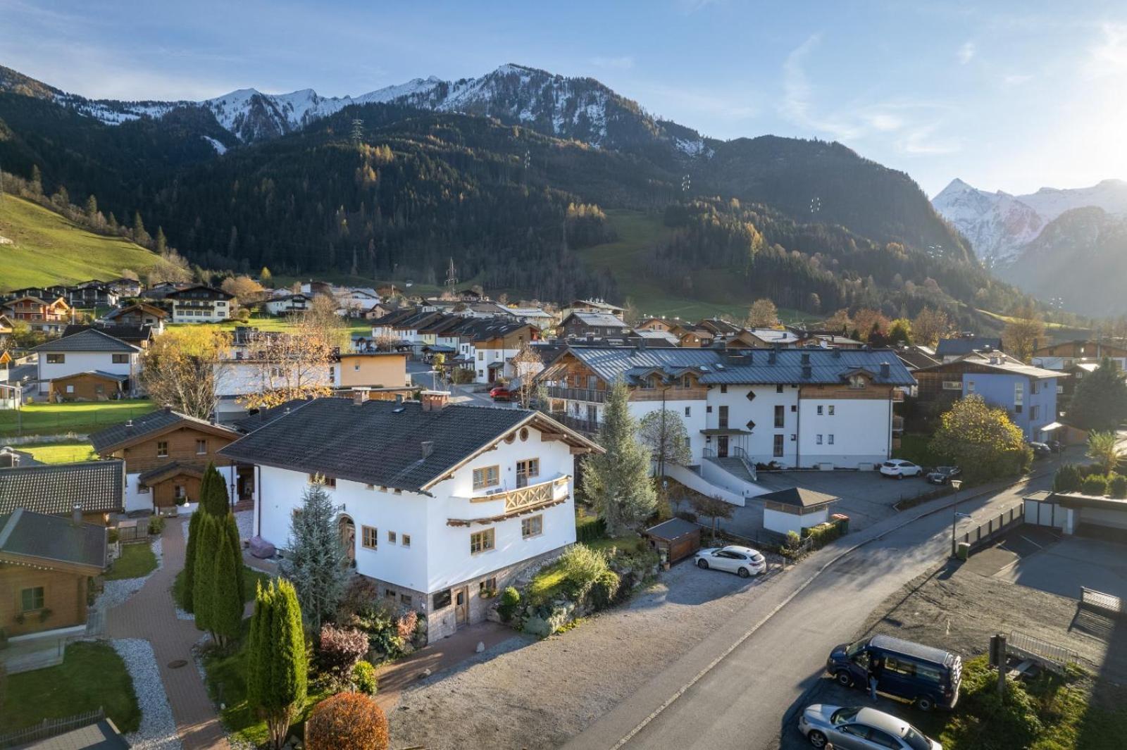 Dorfchalets & Apartments - Authentic Experience In Centre Of Kaprun Including Tauernspa And Summercard Esterno foto
