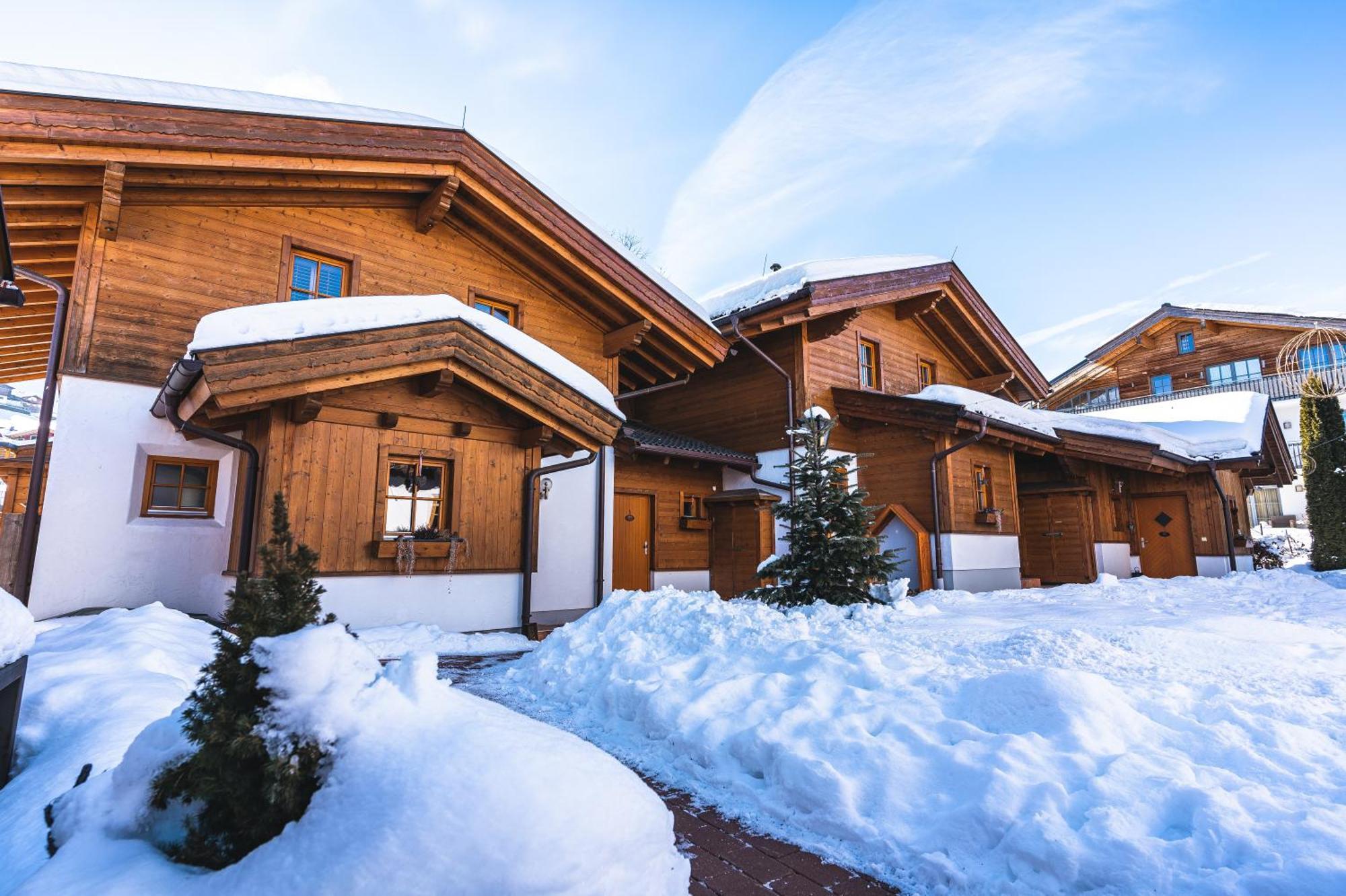 Dorfchalets & Apartments - Authentic Experience In Centre Of Kaprun Including Tauernspa And Summercard Esterno foto