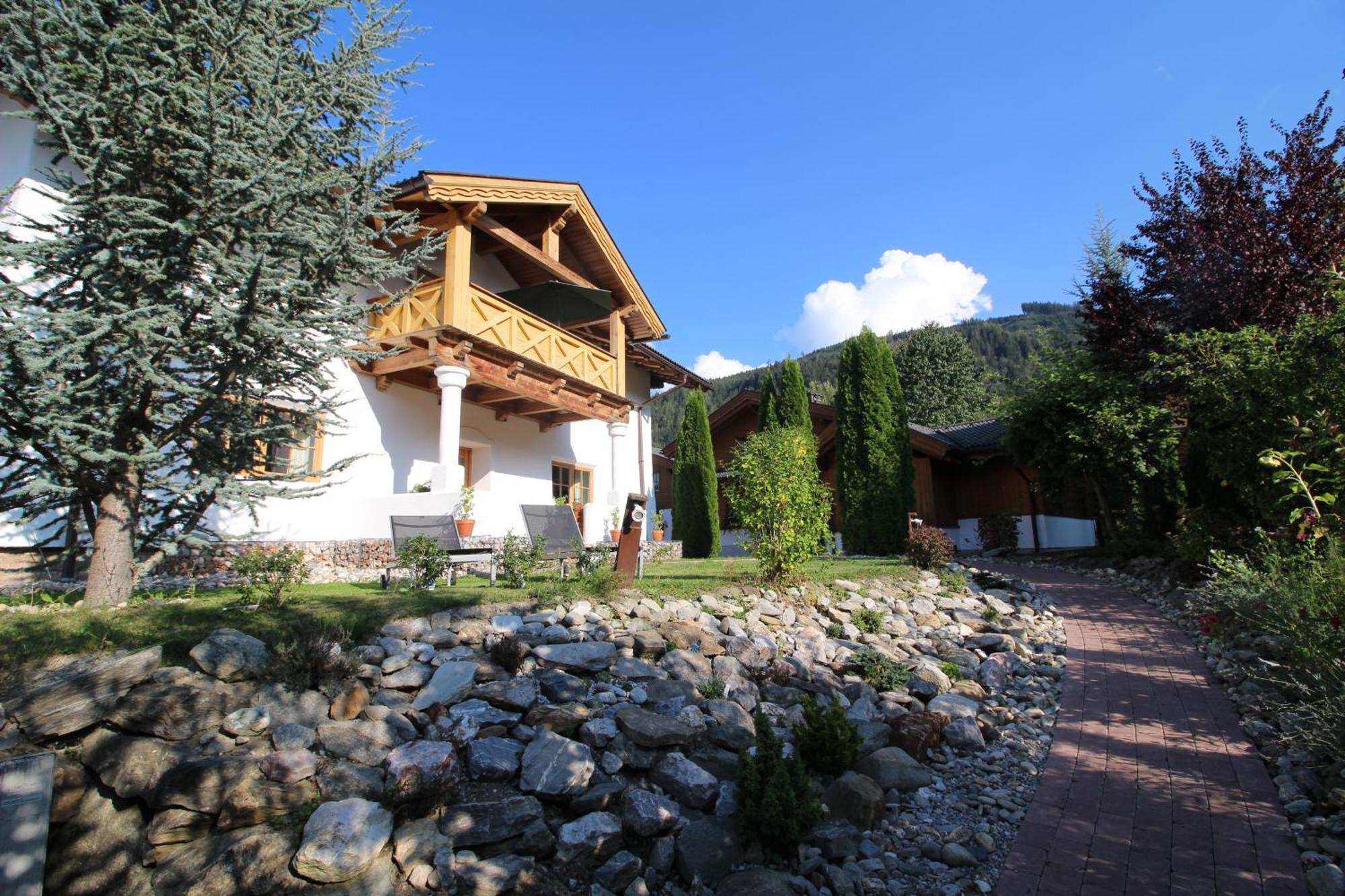 Dorfchalets & Apartments - Authentic Experience In Centre Of Kaprun Including Tauernspa And Summercard Esterno foto