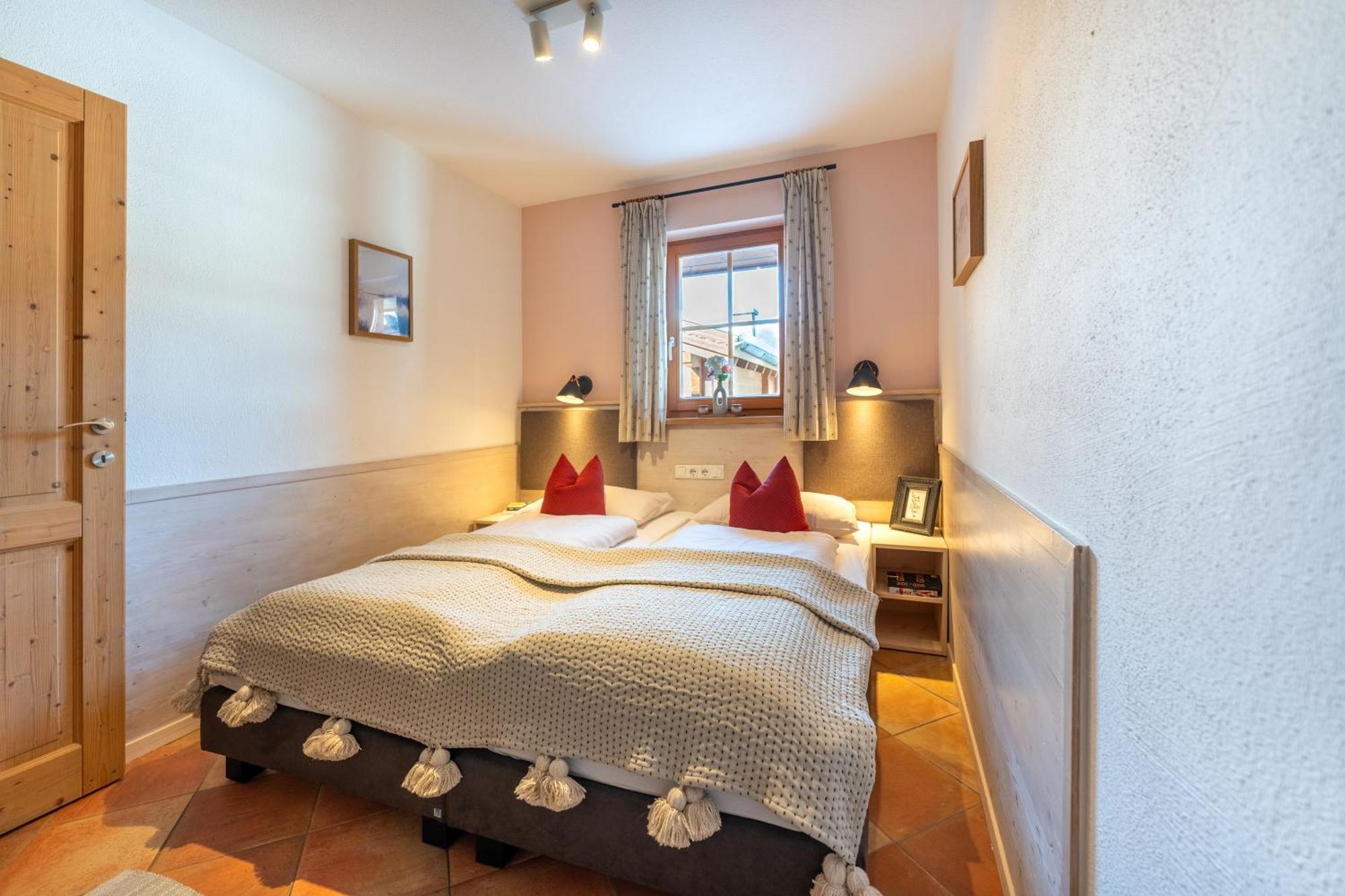 Dorfchalets & Apartments - Authentic Experience In Centre Of Kaprun Including Tauernspa And Summercard Esterno foto