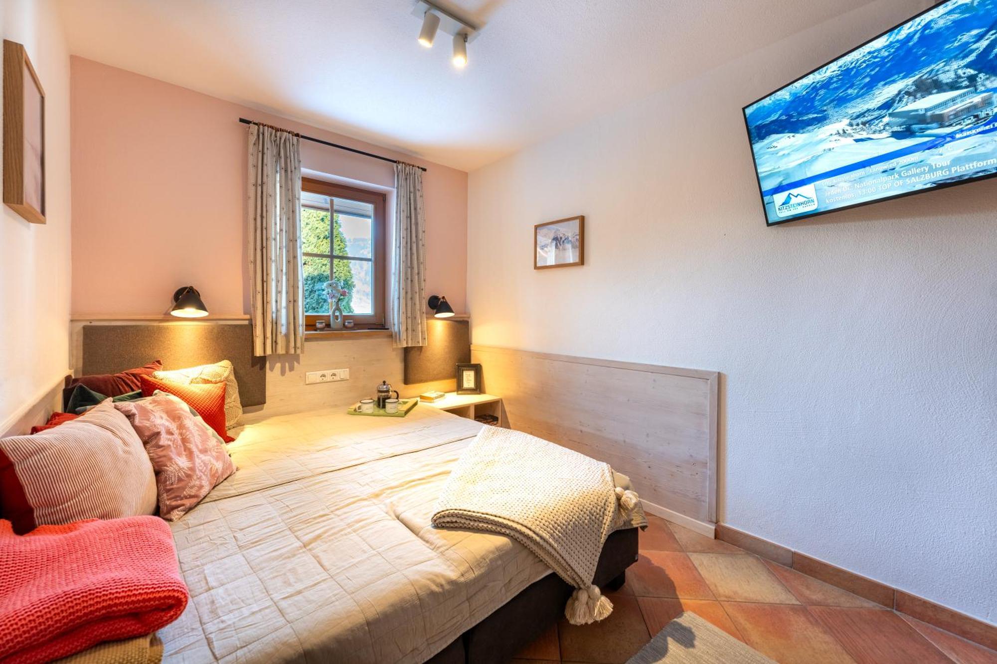 Dorfchalets & Apartments - Authentic Experience In Centre Of Kaprun Including Tauernspa And Summercard Esterno foto