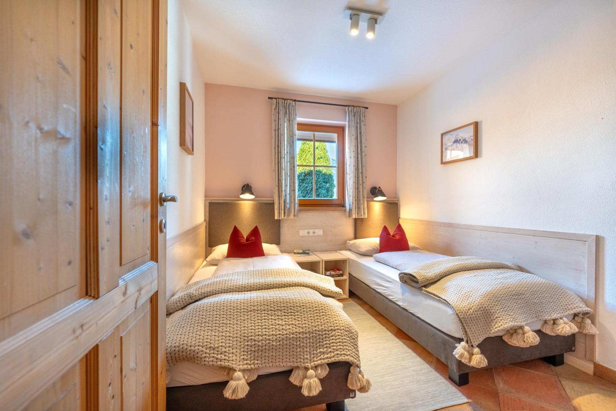 Dorfchalets & Apartments - Authentic Experience In Centre Of Kaprun Including Tauernspa And Summercard Esterno foto