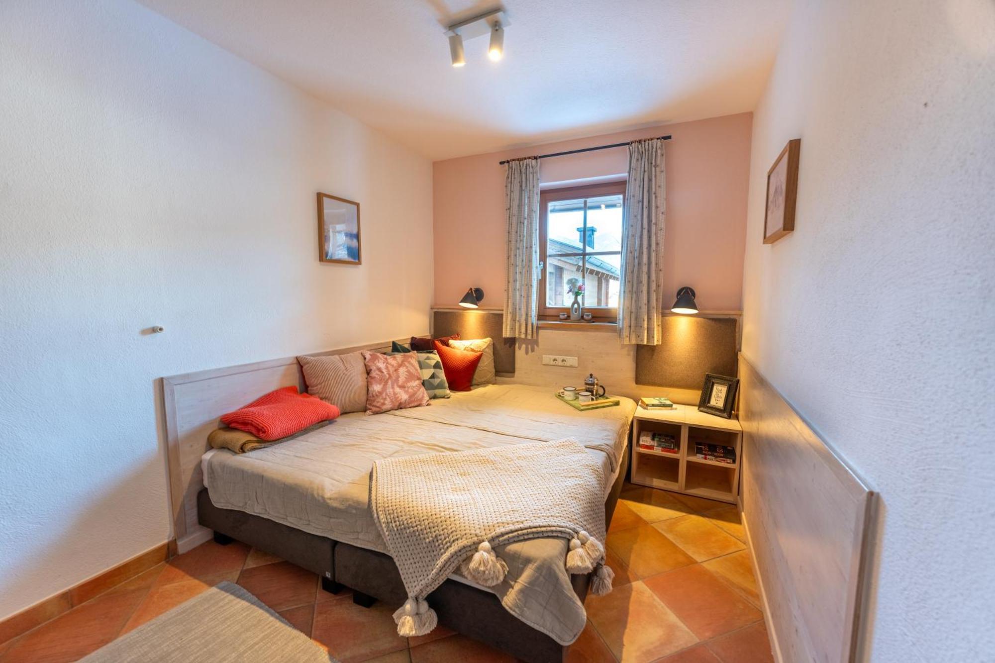 Dorfchalets & Apartments - Authentic Experience In Centre Of Kaprun Including Tauernspa And Summercard Esterno foto